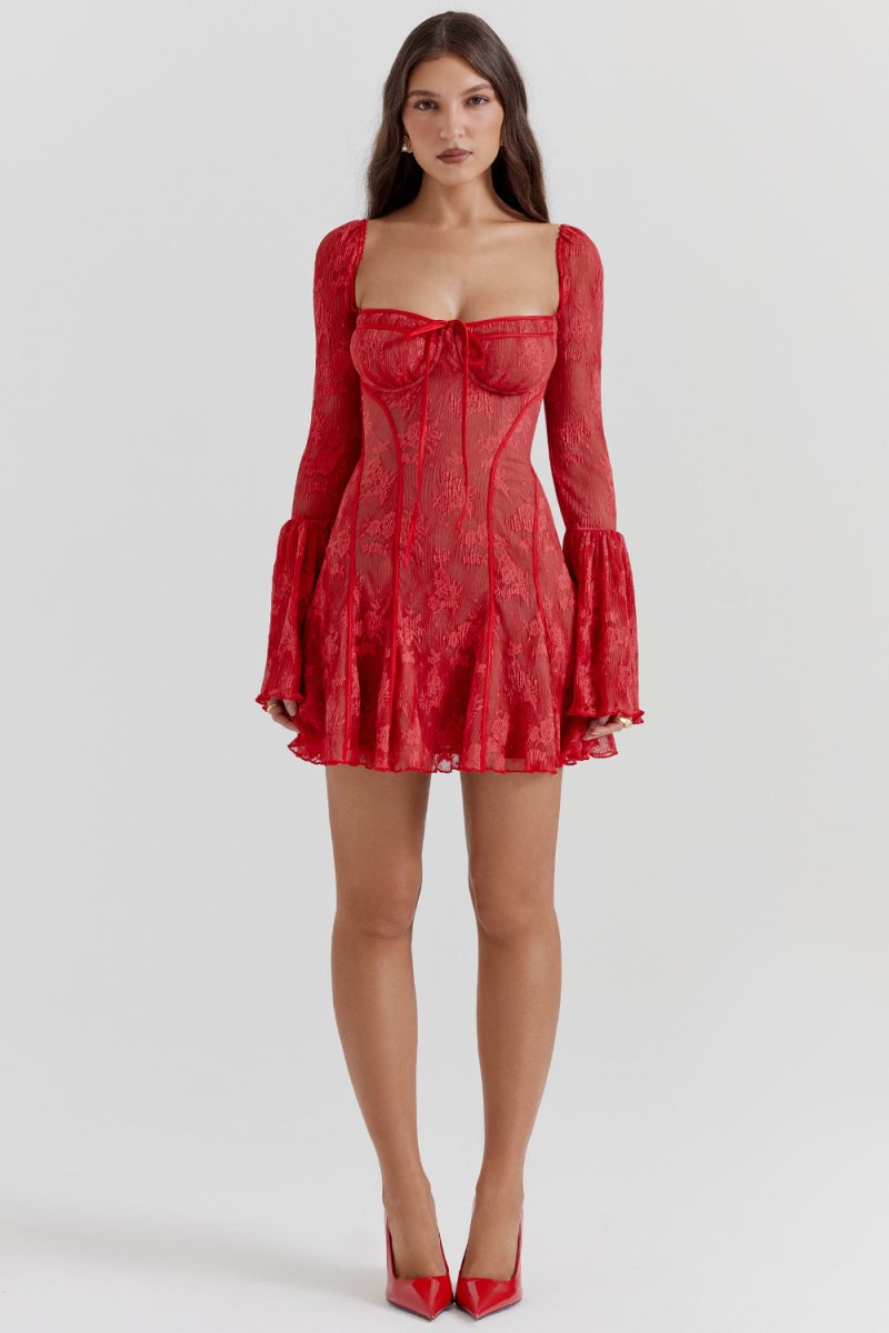 Elegant and flowing dress for a refined style